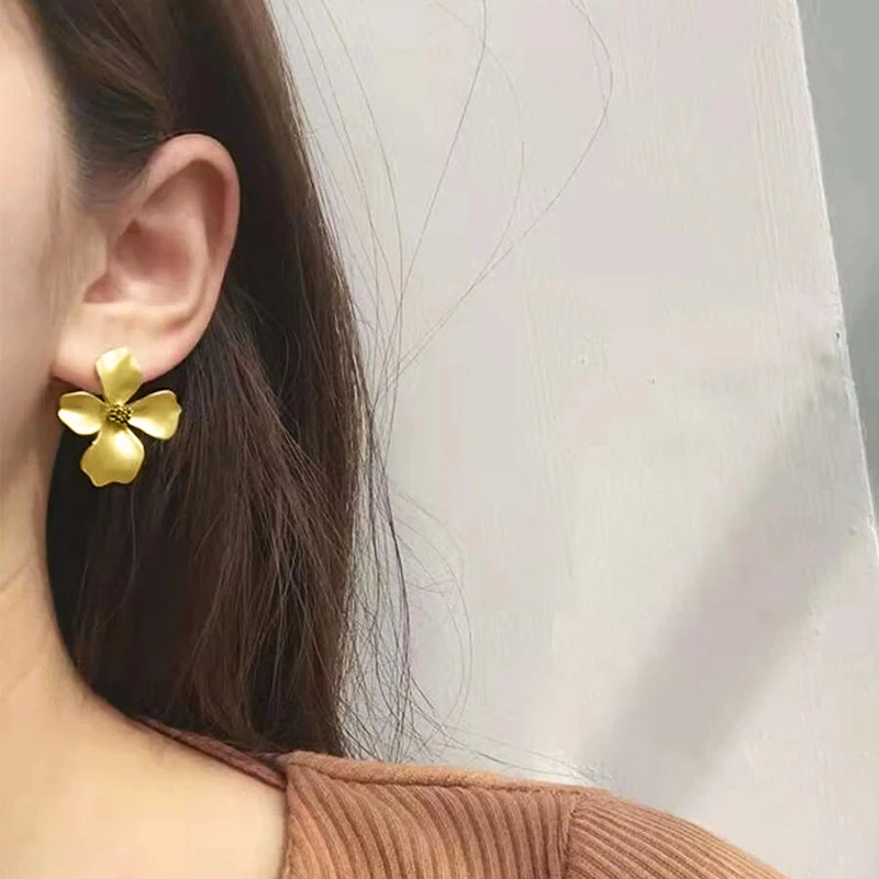  Hot selling metal electroplated earrings for women lily flower elegant jewelry forest oil drop niche
