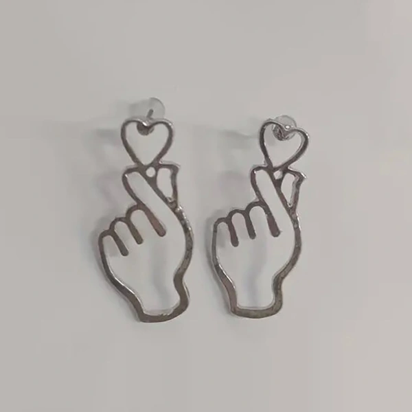 Simple hollow heart earrings for women, personalized European and American exaggerated metal earrings, gesture temperament earrings