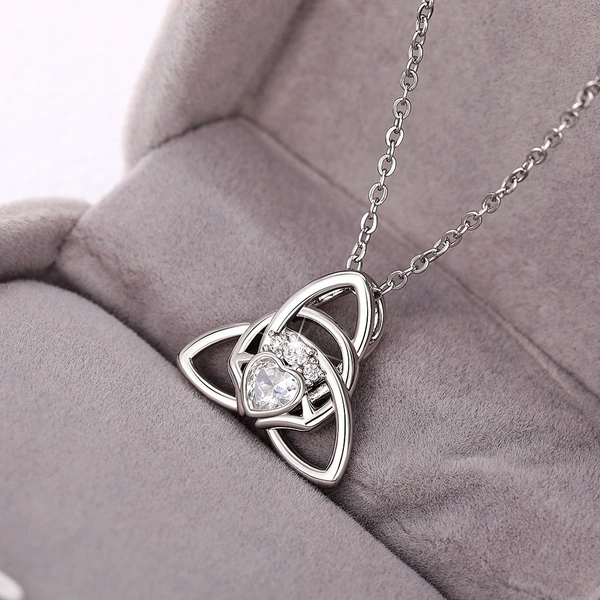 European and American fashion simple triangle one-piece necklace heart-shaped crown clavicle chain hand holding love necklace