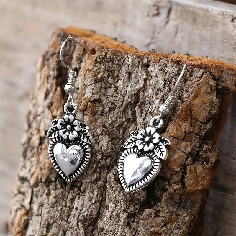 European and American popular earrings retro blackened old style love flower earrings heart-shaped female ear hooks