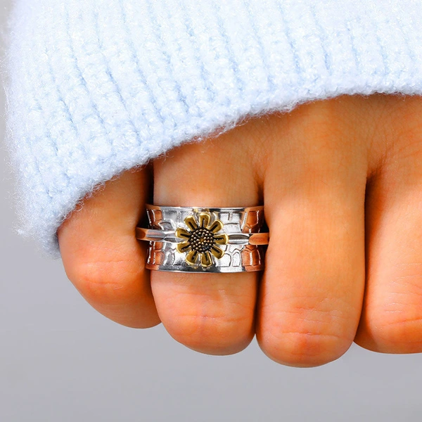   Hot selling creative accessories stacked wide version sunflower ring sunflower two-color men's and women's ring
