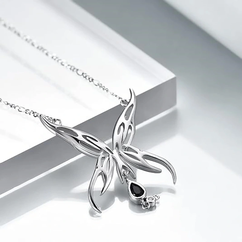  Sweet and cool Halloween necklace for women, personalized butterfly design pendant, dark style popular matching accessories