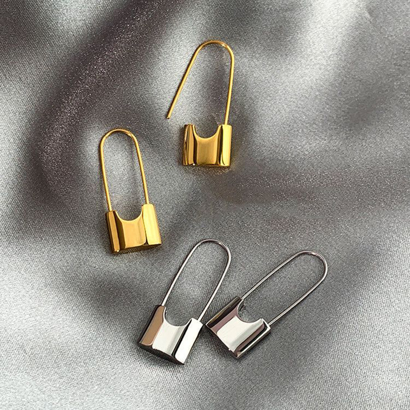Minimalist metallic cool style earrings, fashionable designer style, lock-shaped earrings, factory direct sales
