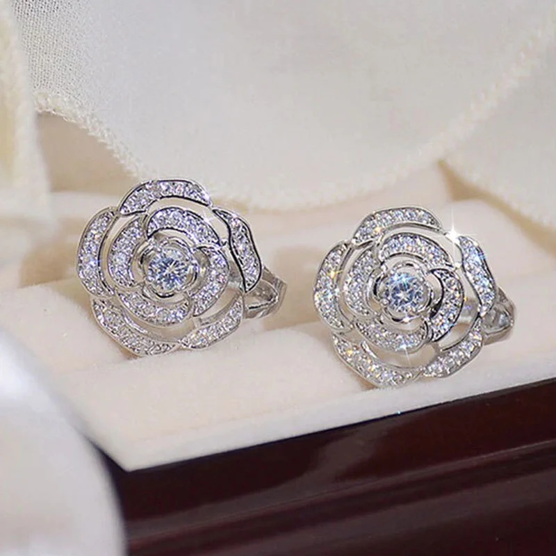 Sweet and elegant 3D flower earrings with roses, fashionable and versatile, factory direct sales