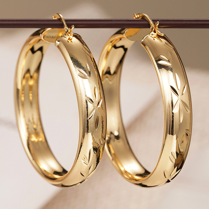 Hot selling exaggerated earrings for women with textured pattern design, eye-catching earrings, heavy-duty oversized earrings