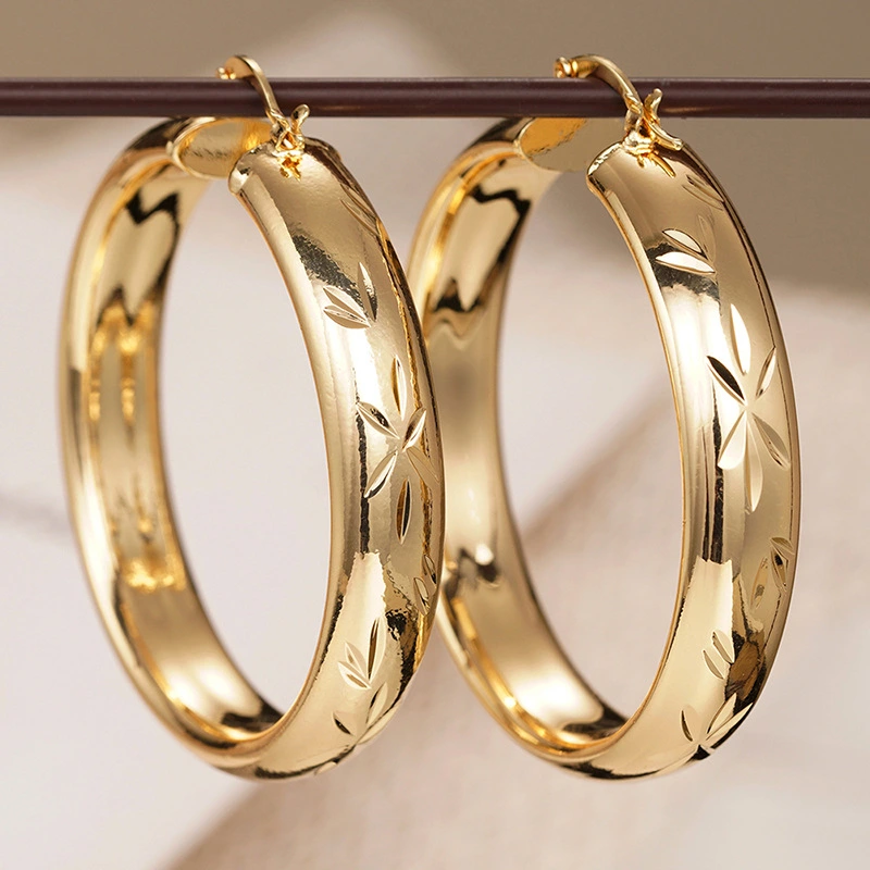 Hot selling exaggerated earrings for women with textured pattern design, eye-catching earrings, heavy-duty oversized earrings