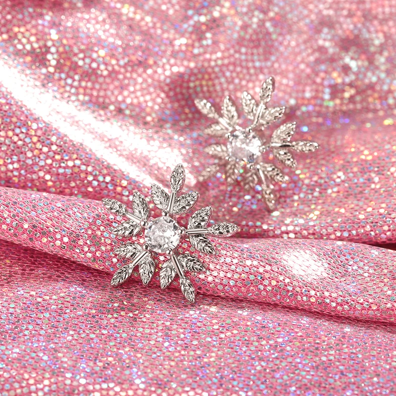    New Sweet Snowflake Shape Women's Earrings Exquisite Zircon Holiday Gift Earrings Wholesale