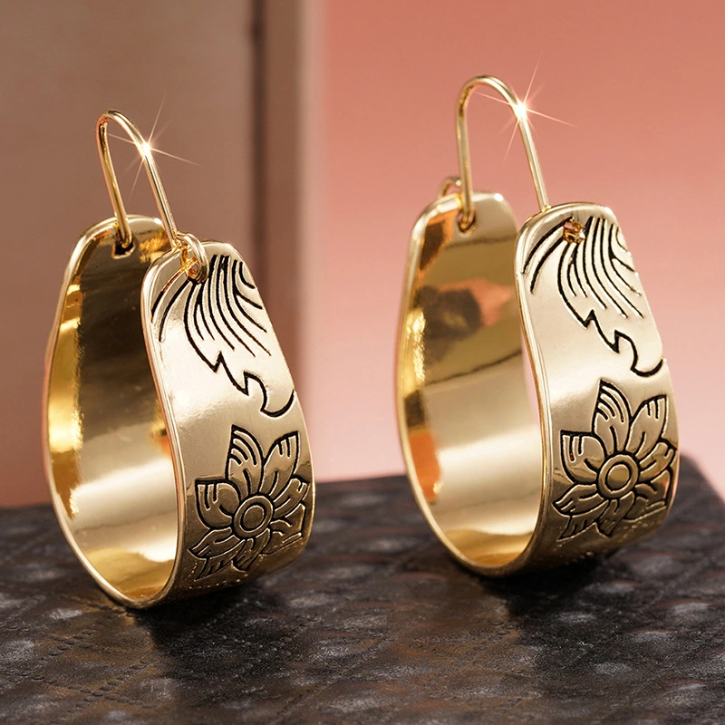 Curved widened U-shaped earrings for women, fashionable texture design, Middle Eastern light luxury style, floral niche, super hot style