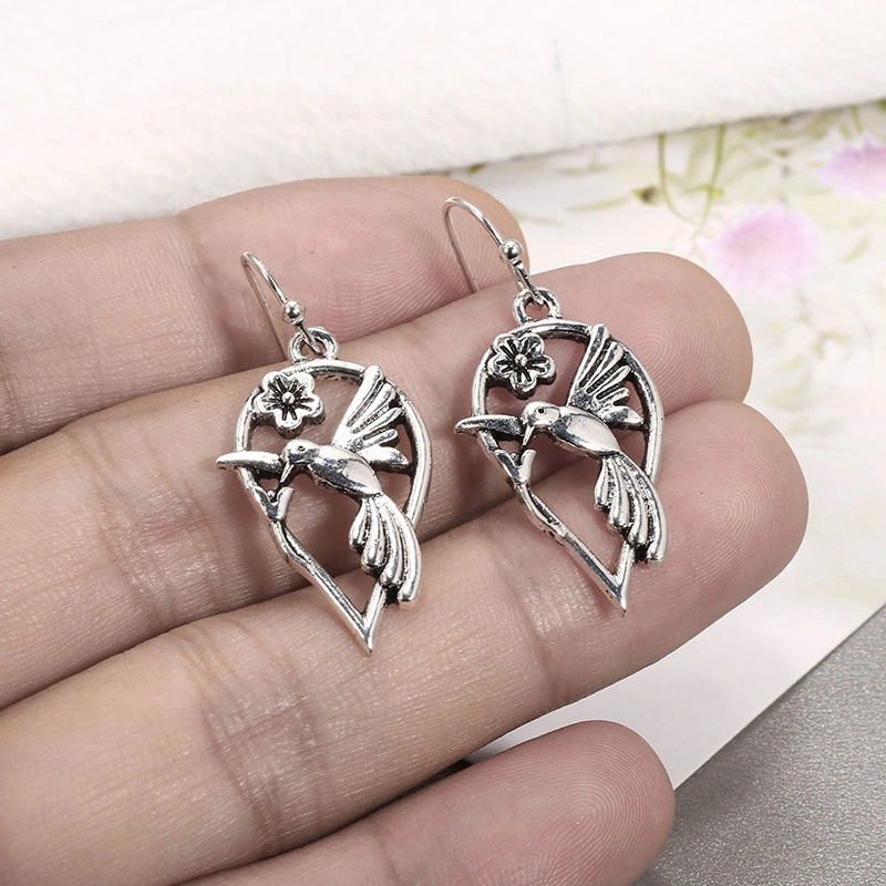  Japanese and Korean retro hummingbird earrings street trendy hip-hop fashion flower pendant bird all-match earrings for women