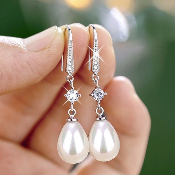 Baroque teardrop-shaped imitation pearl earrings for women, versatile and elegant, diamond-studded, festive wedding bridal earrings