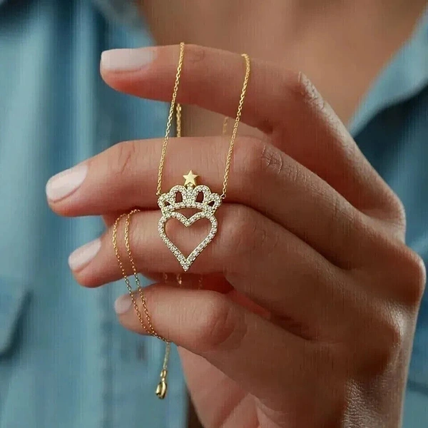  European and American celebrity love necklace female crown star design necklace niche personality Internet celebrity style jewelry