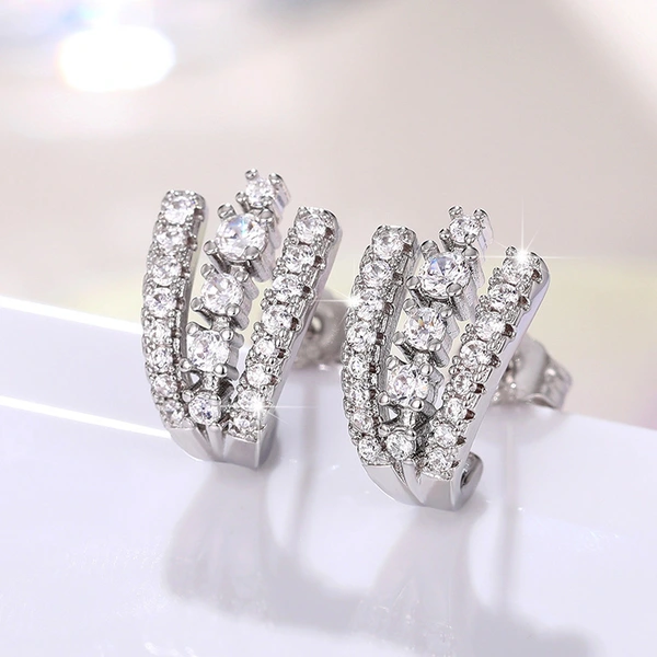 Hot-selling ear clips, super shiny, fully inlaid with cool style, light luxury zircon earrings, fashionable workplace design earrings