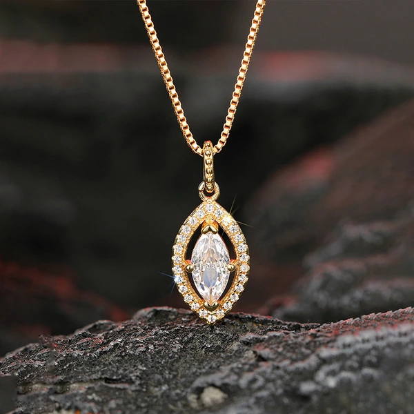  High-end cool style necklace temperament double-layer horse eye micro-inlaid sweater chain fashionable niche versatile necklace