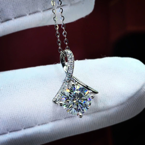 Niche design four-claw human-shaped necklace fashionable and exquisite women's zircon clavicle chain Valentine's Day gift