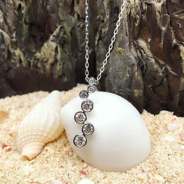 European and American versatile temperament pendant hot selling creative niche design zircon necklace Valentine's Day gift accessories