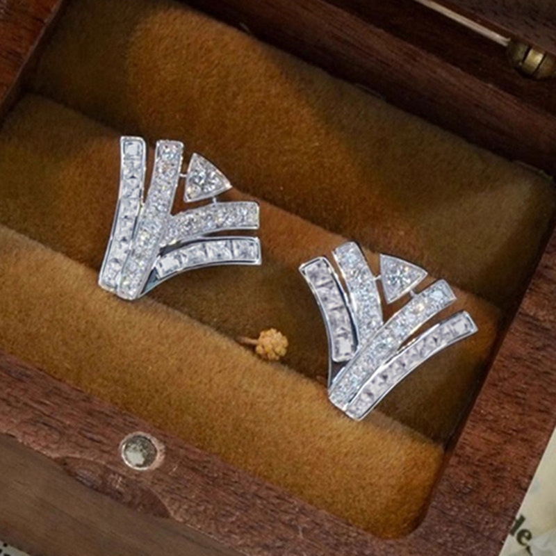  Fashionable and personalized geometric earrings for women, shiny micro-inlaid zircon earrings for daily use