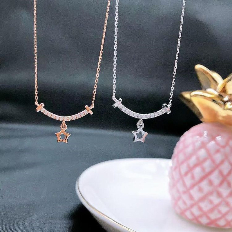The hottest accessory in the live streaming room of internet celebrities: a simple curved smiley face diamond shooting star necklace