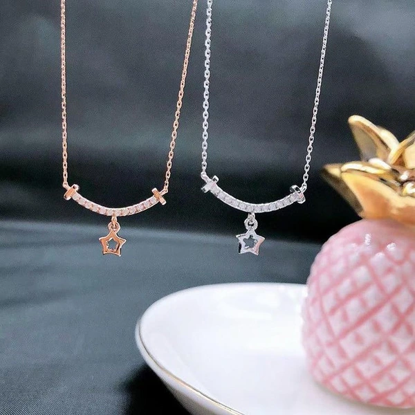 The hottest accessory in the live streaming room of internet celebrities: a simple curved smiley face diamond shooting star necklace