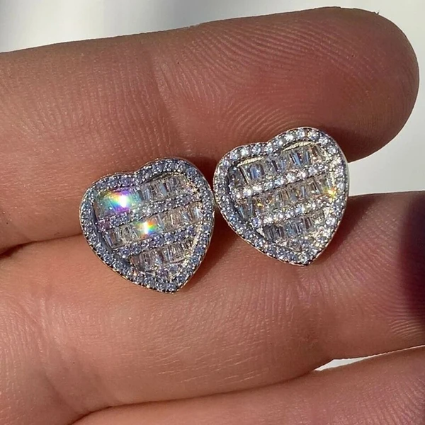 European and Korean ladies' heart earrings, sweet and exquisite style, popular jewelry for Internet celebrities