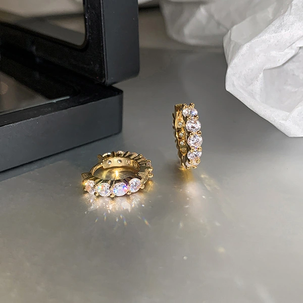 Live hot selling exquisite fashion earrings for women inlaid with zircon sparkling jewelry chic style hot style