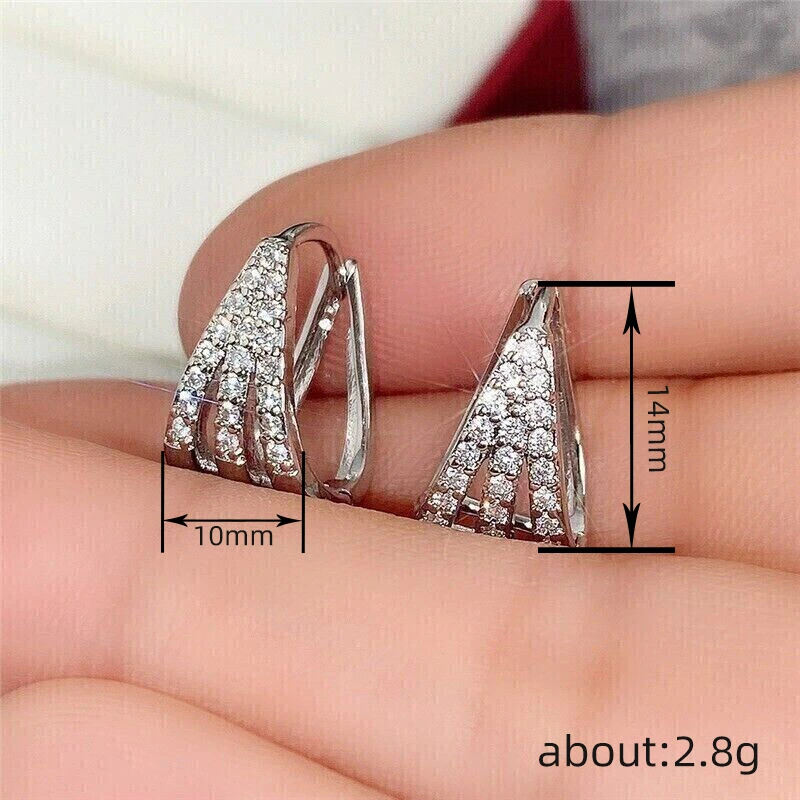 New European and American earrings for women with triangular geometric design, exquisite and elegant popular jewelry