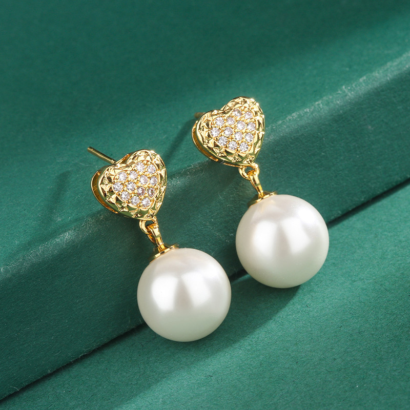  French light luxury elegant love earrings temperament advanced exquisite earrings retro elegant imitation pearl earrings