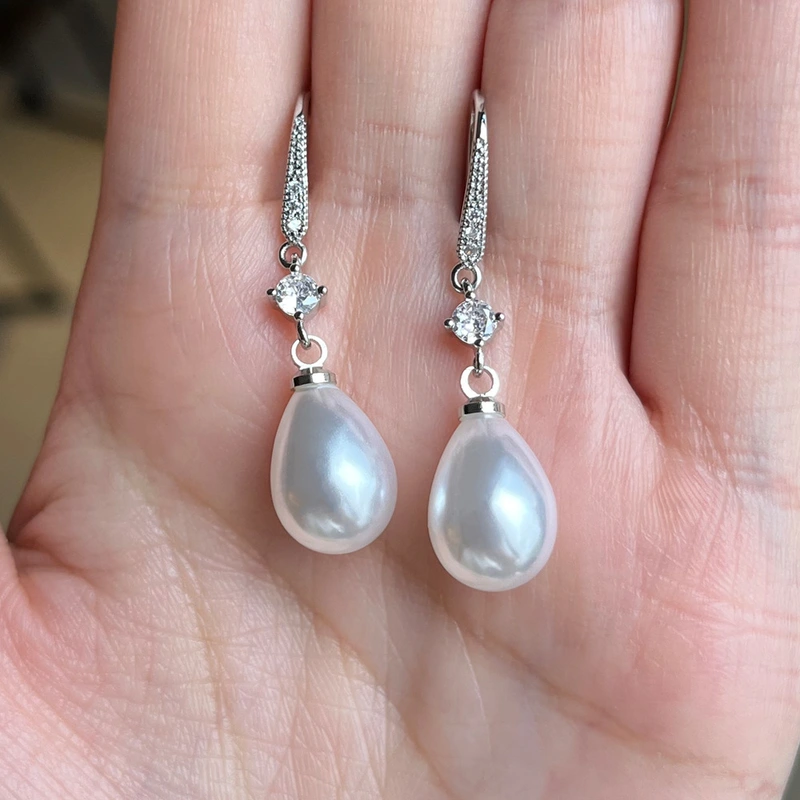 Baroque teardrop-shaped imitation pearl earrings for women, versatile and elegant, diamond-studded, festive wedding bridal earrings