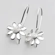   Hot-selling floral earrings, European and American fashion, women's small daisy ear hooks, factory direct sales, hot-selling earrings