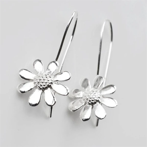   Hot-selling floral earrings, European and American fashion, women's small daisy ear hooks, factory direct sales, hot-selling earrings
