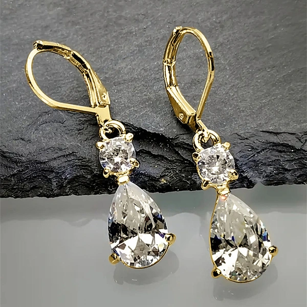 New style earrings with water droplets, elegant and versatile earrings for ladies, urban white-collar workers, and exquisite bridal earrings