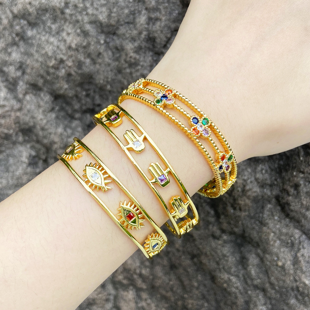 European and American fashion personality palm bracelet female niche design copper plated 18k gold high-end retro jewelry brk99