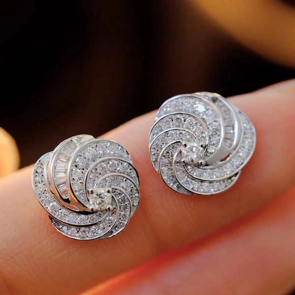 Temperament high-end zircon rotating earrings 2024 new trend light luxury earrings flash diamond geometric earrings