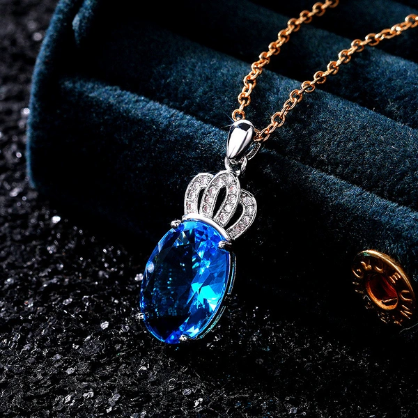   New elegant crown pendant necklace for women four-claw copper plated white gold inlaid sea blue zircon necklace
