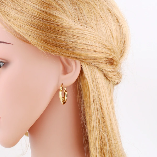 Cold style love earrings light luxury high-end peach heart earrings temperament simple and versatile heart-shaped earrings ert08