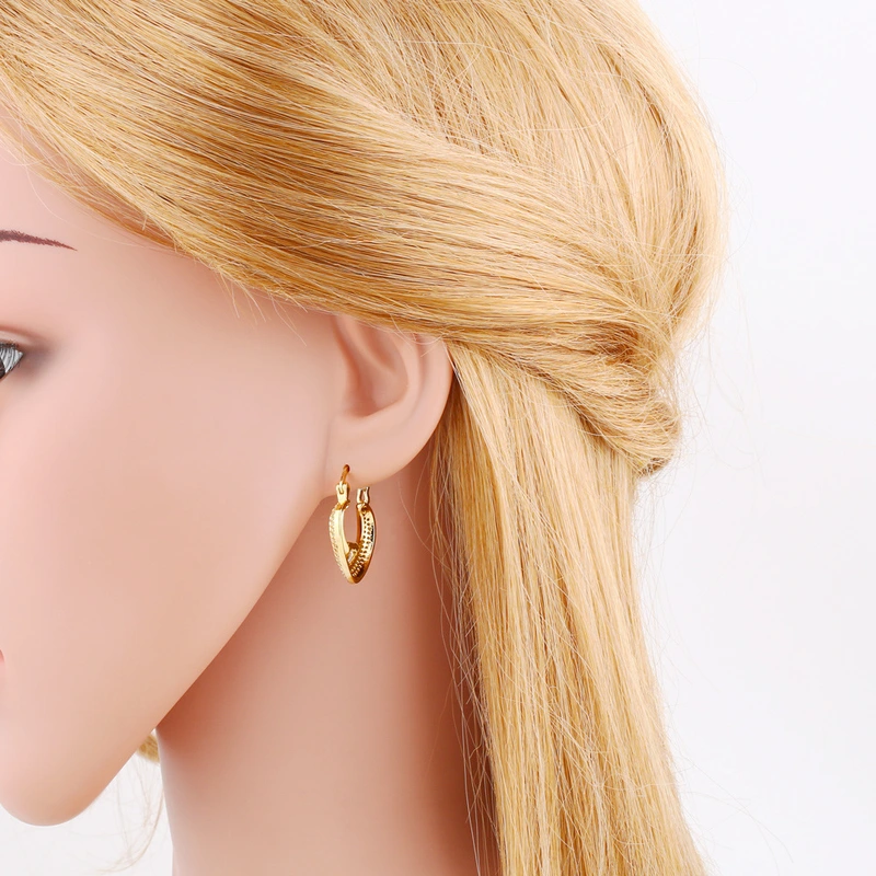 Cold style love earrings light luxury high-end peach heart earrings temperament simple and versatile heart-shaped earrings ert08