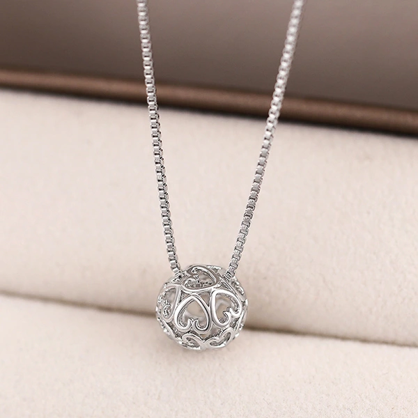  European and American three-dimensional necklace for women, heart hollow design necklace, Internet celebrity style sweet box chain pendant