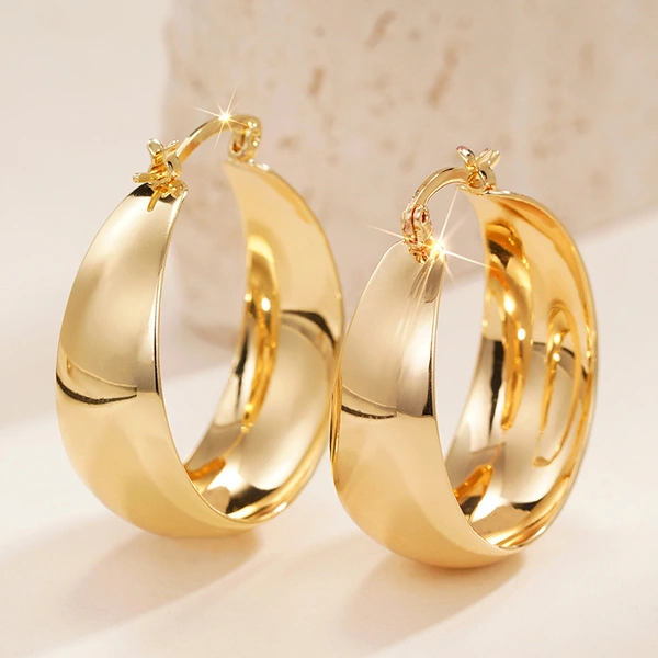 Curved widened U-shaped earrings for women, fashionable texture design, Middle Eastern light luxury style, floral niche, super hot style