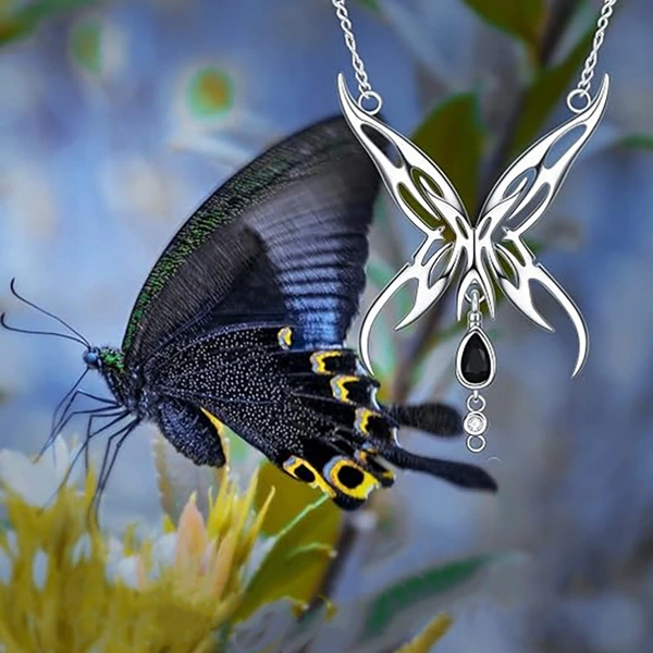  Sweet and cool Halloween necklace for women, personalized butterfly design pendant, dark style popular matching accessories