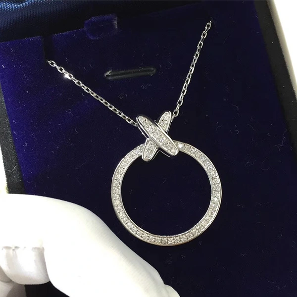 Live hot selling temperament celebrity cross pendant necklace European and American cool style necklace