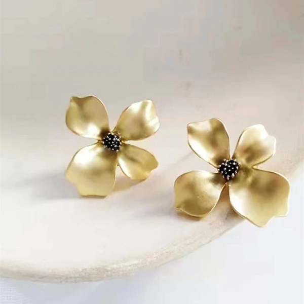   Hot selling metal electroplated earrings for women lily flower elegant jewelry forest oil drop niche