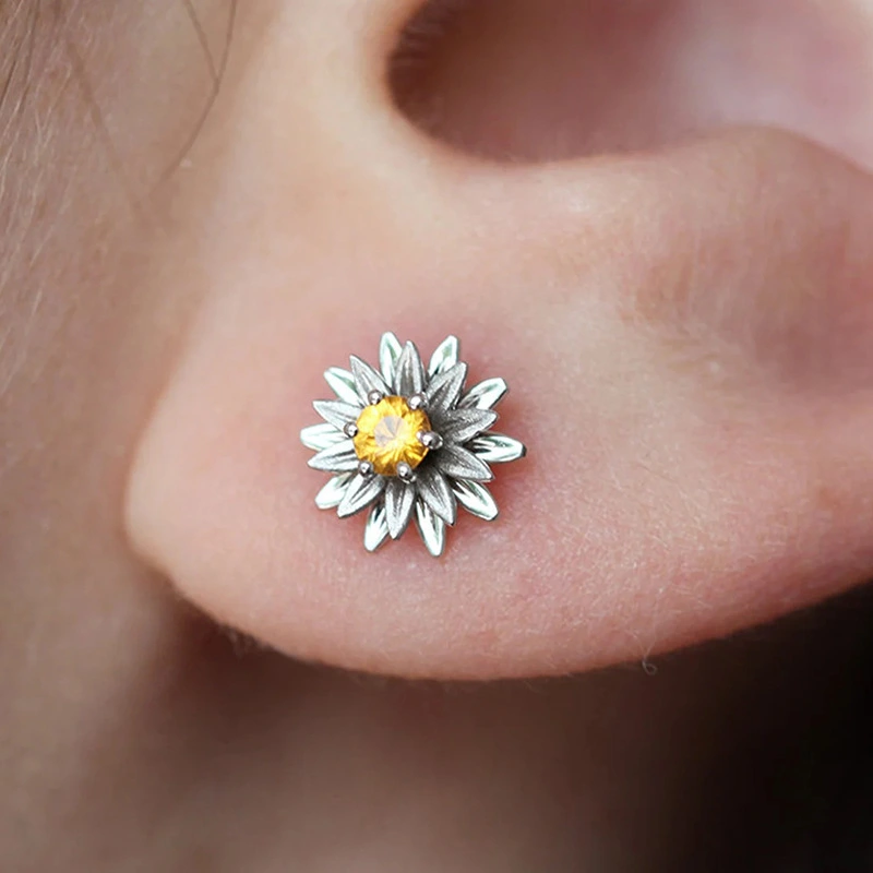 Dubai luxury earrings small daisy flower night market source earrings exquisite small fashion earrings