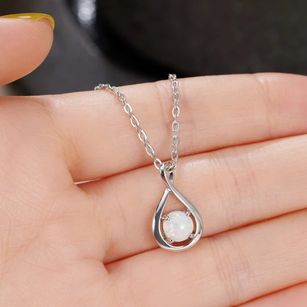 Eight-character dynamic necklace imitation opal pendant colorful clavicle chain gift surprise romantic souvenir