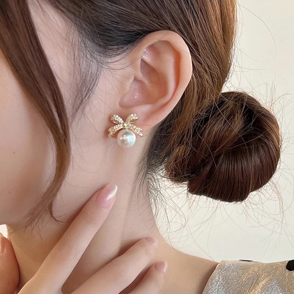  Japanese and Korean bow earrings for women, elegant and sweet accessories, imitation pearl design, hot sale