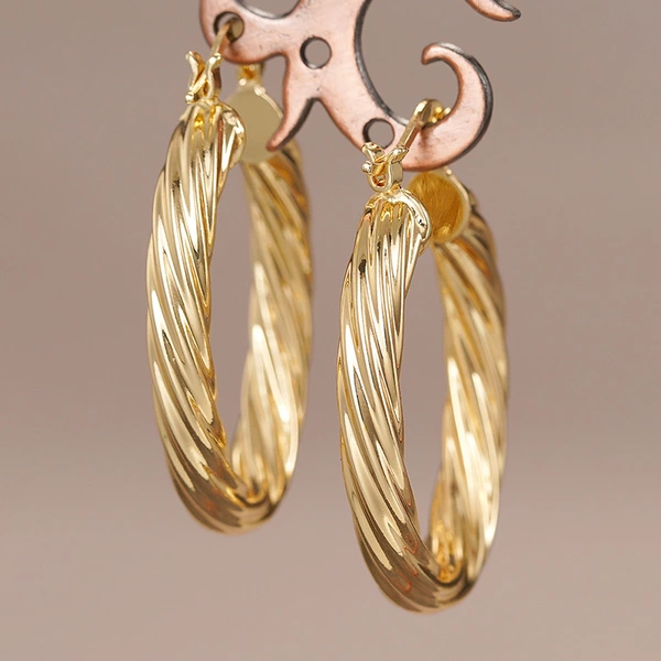 Middle East hot selling new earrings fashionable exaggerated heavy earrings line geometric design U-shaped style