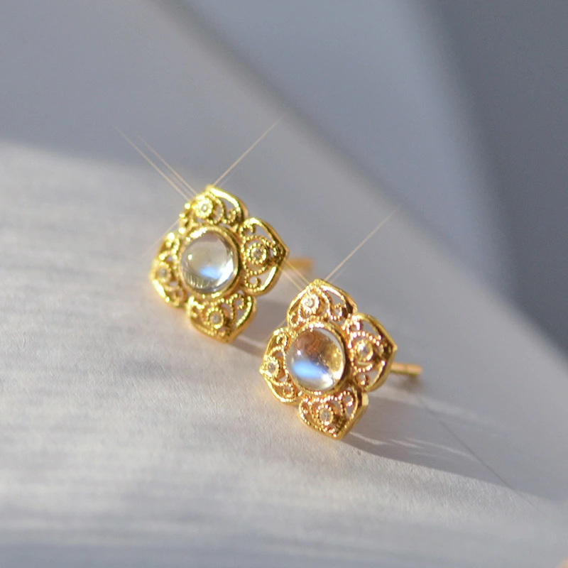  French fashion four-leaf clover hollow necklace earrings temperament lace retro set high-end female jewelry