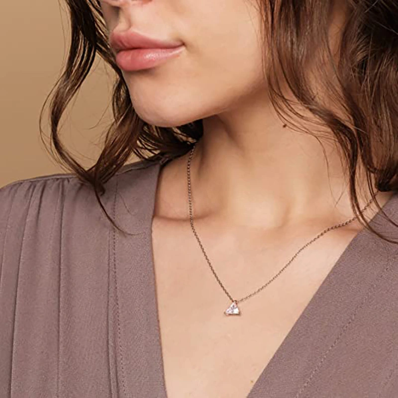 Hot selling new single diamond necklace Anna's same triangle pendant European and American new simple geometric necklace