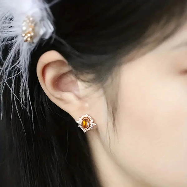  European and American literary palace style earrings for women, elegant and classical jewelry, fashionable and elegant design