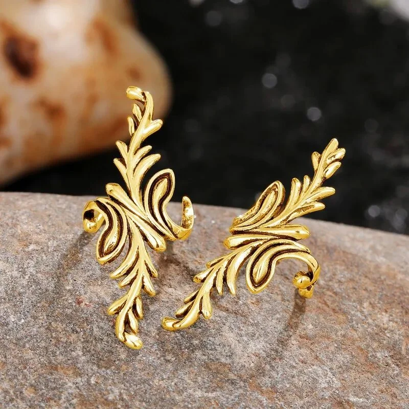 Korean style light luxury earrings for women with pattern, high-end non-pierced earrings, fashionable and popular plant grass ear clips