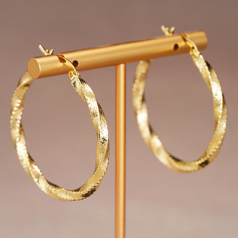 Factory direct wholesale grainy earrings for women y2k metal hoop earrings sweet cool Middle Eastern high-end style