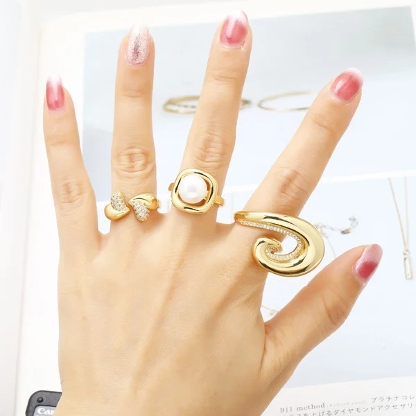 AS jewelry hot selling pearl love ring female smooth gold-plated zircon spiral ring rih50